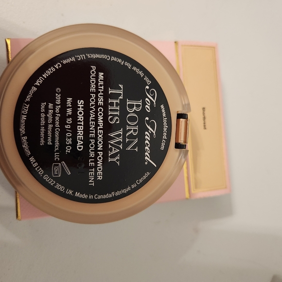 Too Faced Born this way powder - Picture 5 of 5